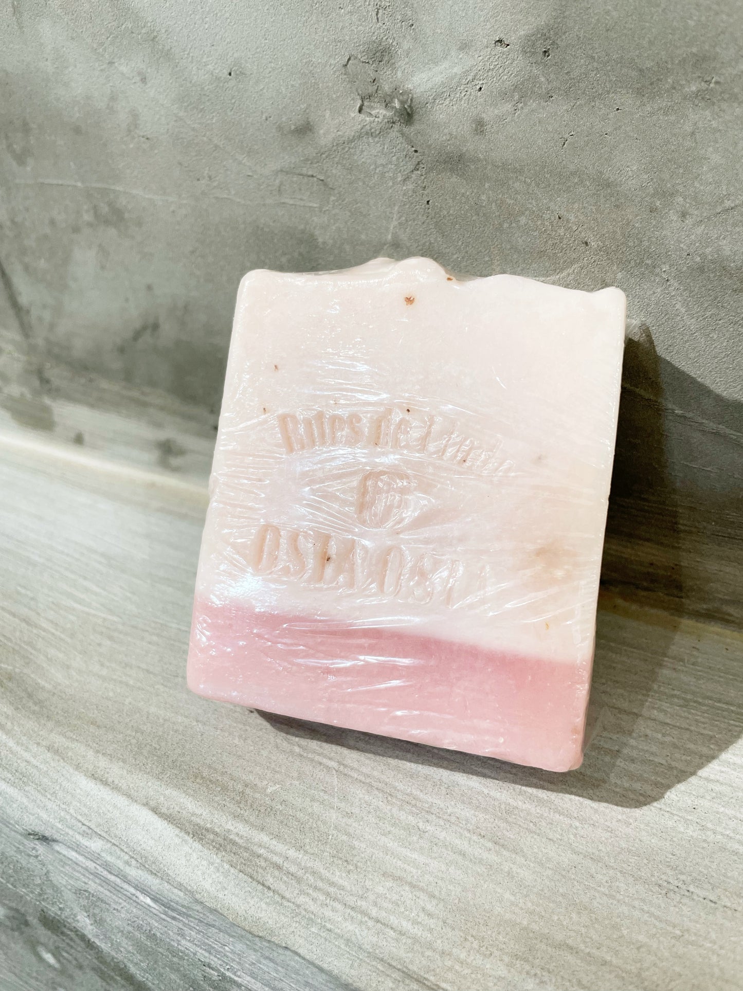 Cold Process Bourbon Rose Handcrafted Luxury Herbal Soap (Body Wash & Face Wash) 冷製波旁玫瑰芳療皂 (沐浴+潔面兩用)