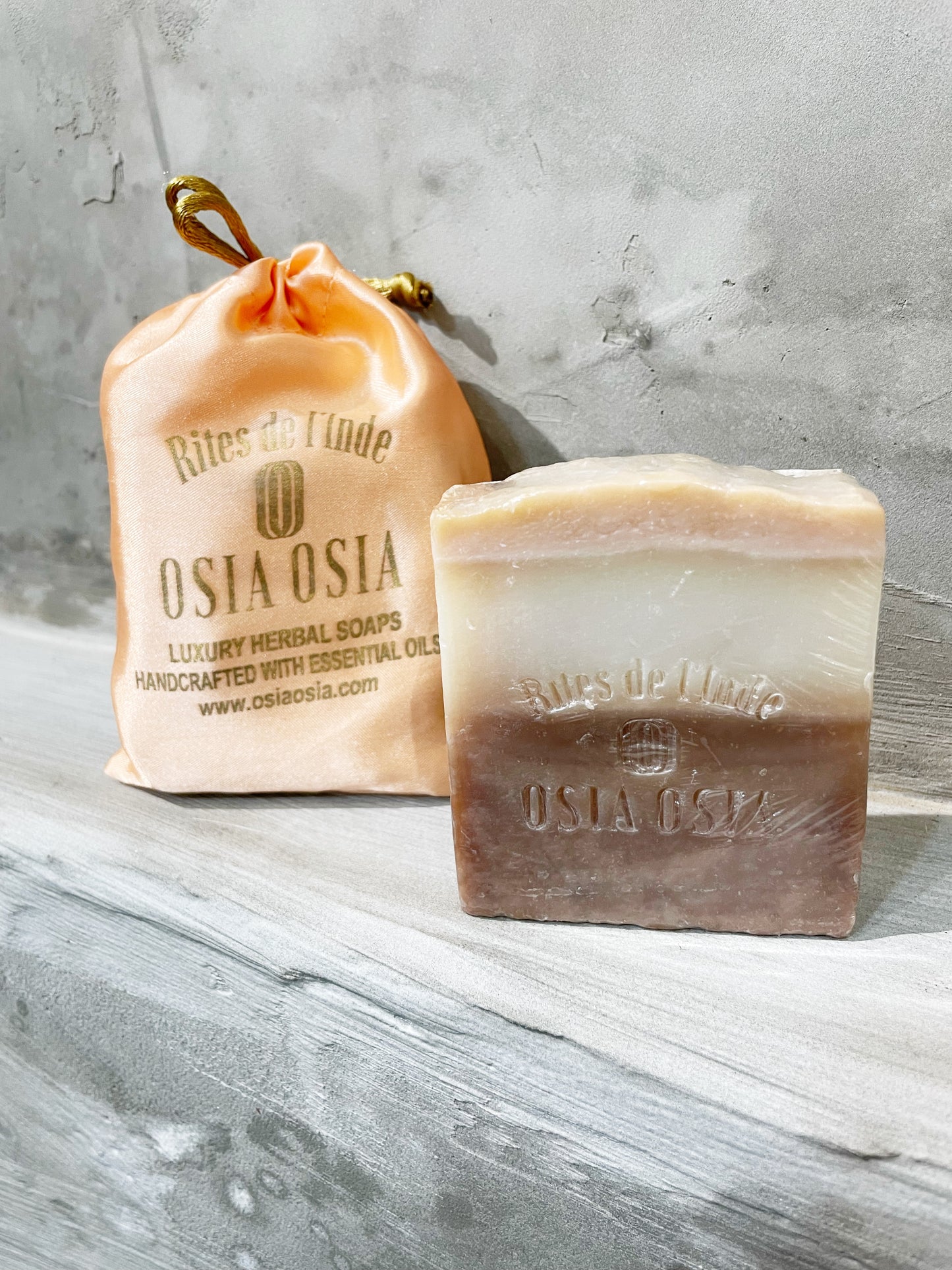 Cold Process Cedar Deodar Handcrafted Luxury Herbal Soap (Body Wash & Face Wash) 冷製雪松精油芳療皂 (沐浴+潔面兩用)