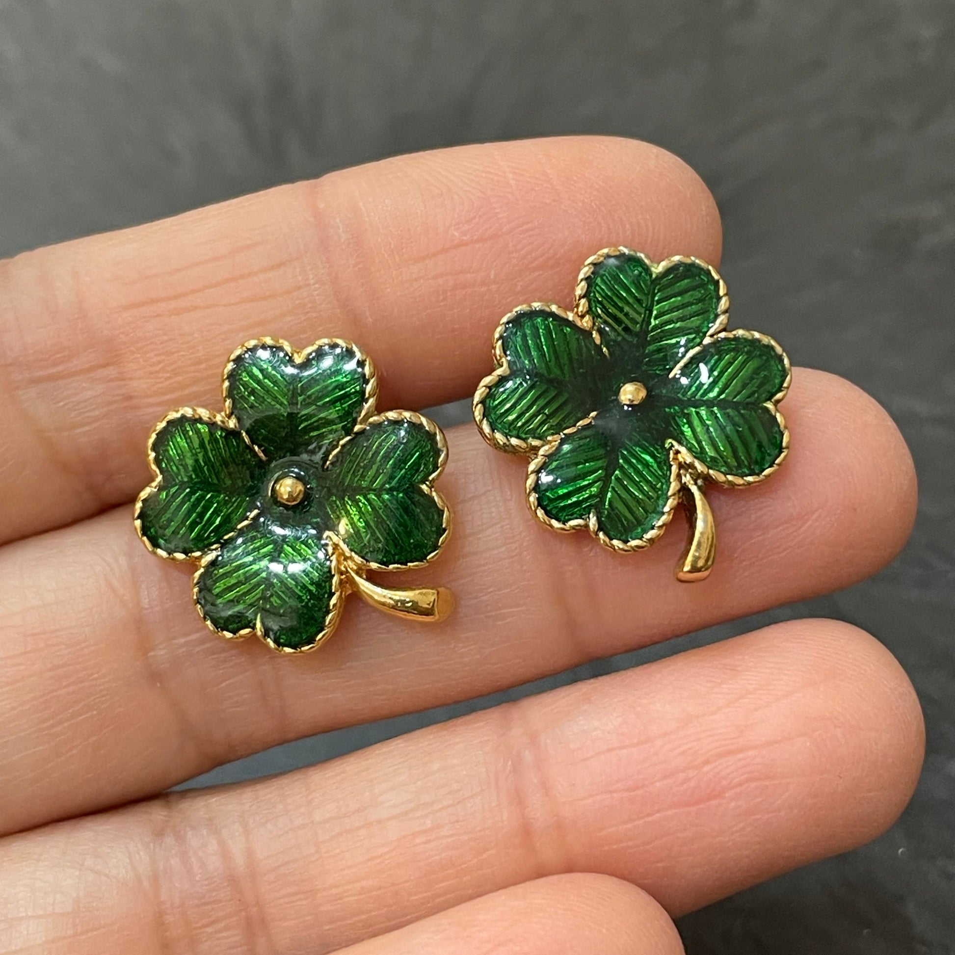 Vintage Avon signed gold tone green enamel four leaf clover stud earrings
