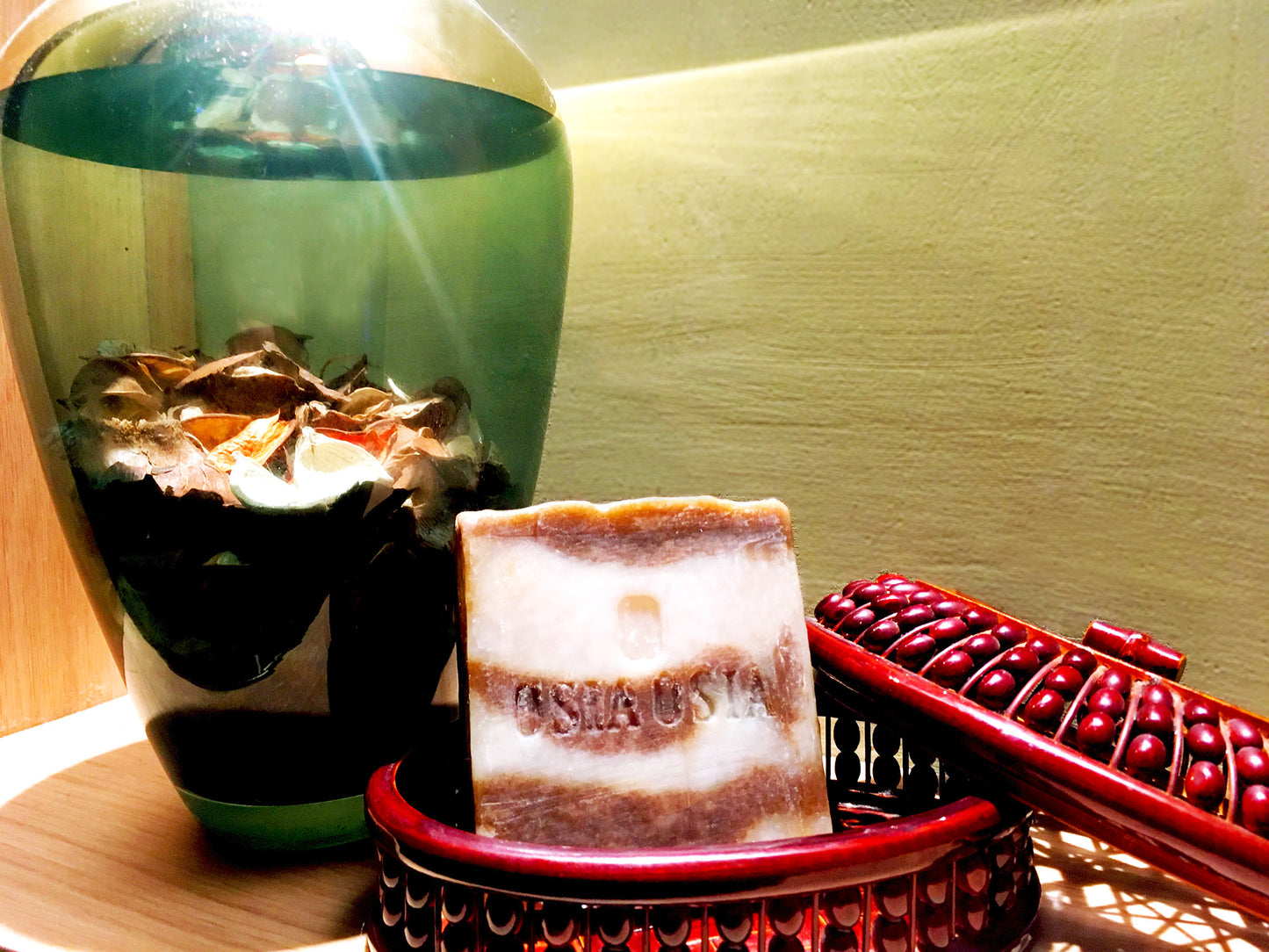 Arabian Royal Oud Handcrafted Luxury Herbal Soap (Body Wash & Face Wash) 冷製沉香美顏皂 (沐浴＋潔面兩用）