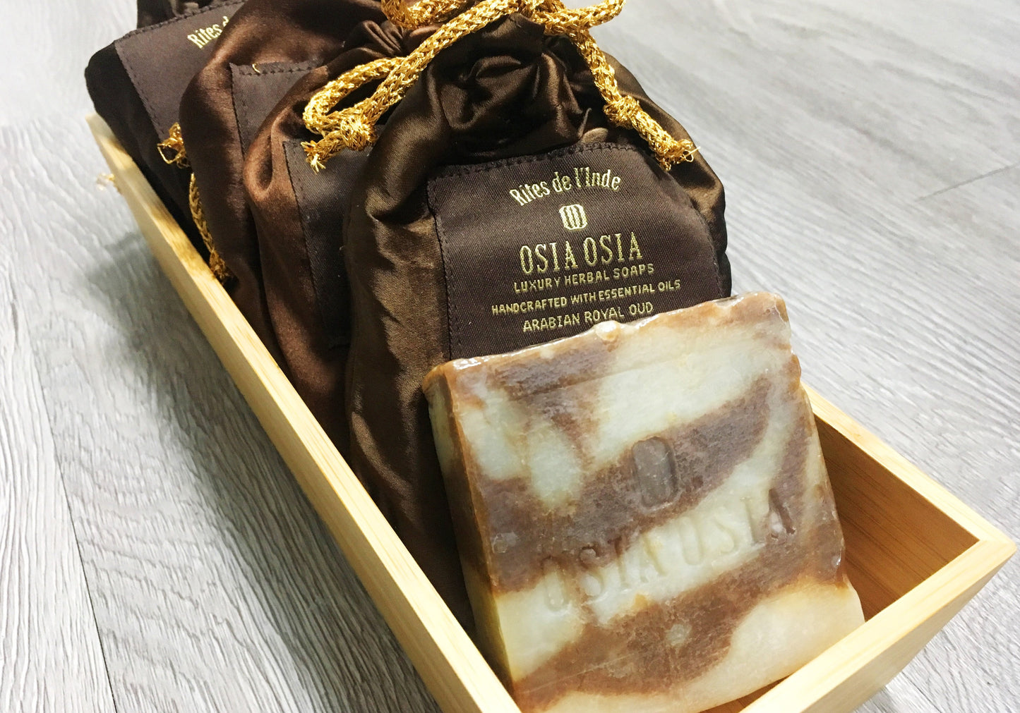 Arabian Royal Oud Handcrafted Luxury Herbal Soap (Body Wash & Face Wash) 冷製沉香美顏皂 (沐浴＋潔面兩用）