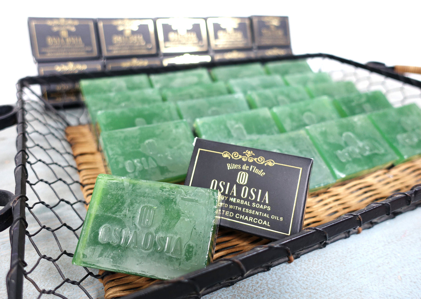 ctivated Charcoal with Peppermint Oil Handcrafted Luxury Herbal Soap 活性炭薄荷精油手工芳療皂