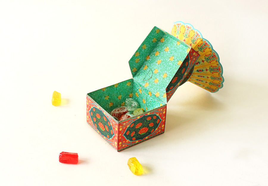 DIY Mini Gramophone Box: Colorful DIY 迷你紙製留聲機模型