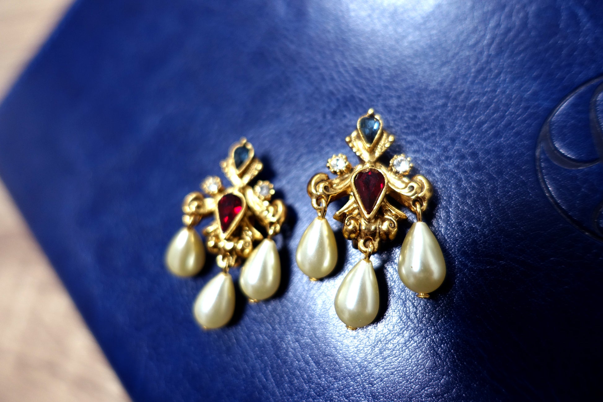 Vintage Swarovski Component Crystal Faux Pearl Chandelier Dangling Clip Earrings 施華洛世奇元素水滴型水晶仿珍珠吊燈耳夾耳環
