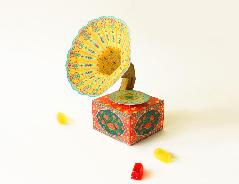 DIY Mini Gramophone Box: Colorful DIY 迷你紙製留聲機模型